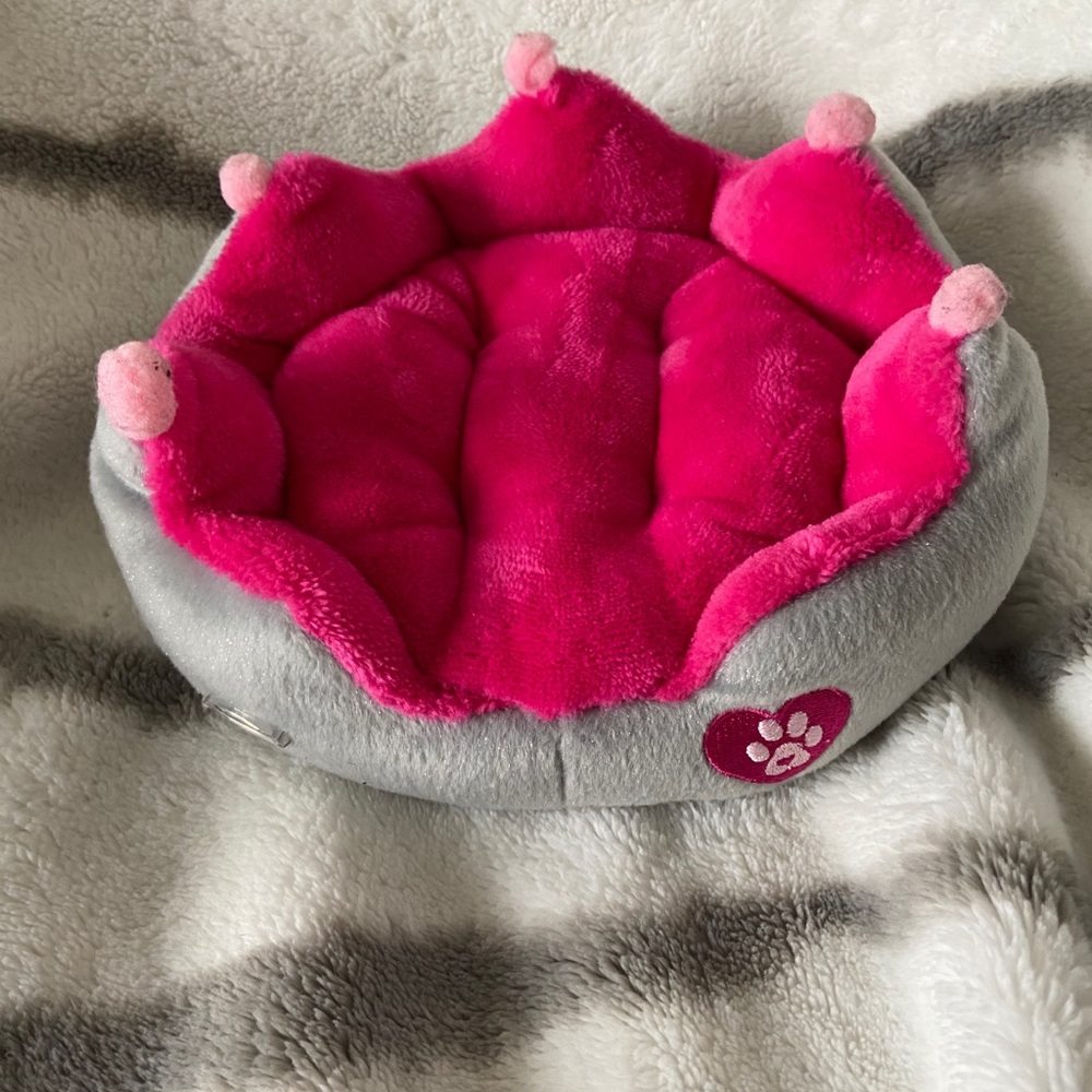 American girl doll Crown cat or dog bed